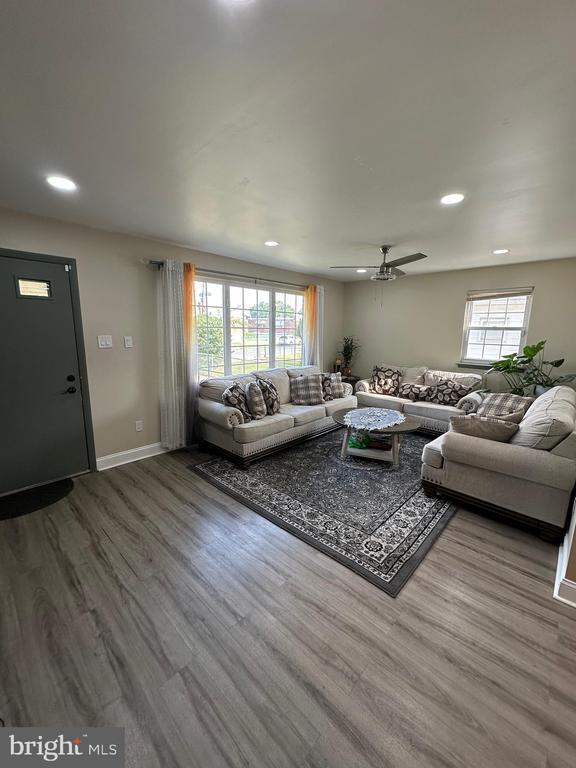 Building Photo - 7837 Lawndale Ave Rental