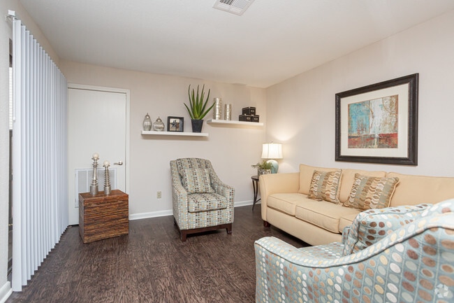 1 BR, 1 BA - 750 SF - Mark Twain II