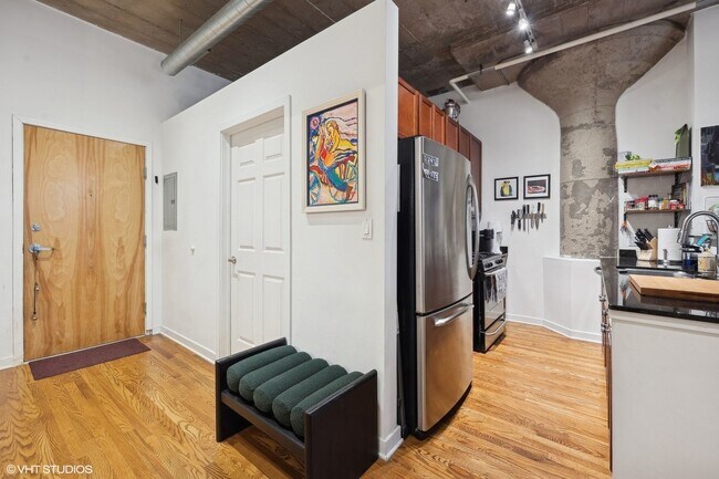 Photo - 1069 W 14th Pl