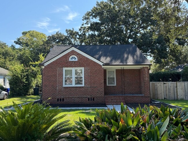 Building Photo - Full Renovated Cottage in Byrnes Downes Rental