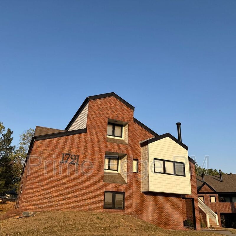 Photo - 1721 Ridgehaven Ct House