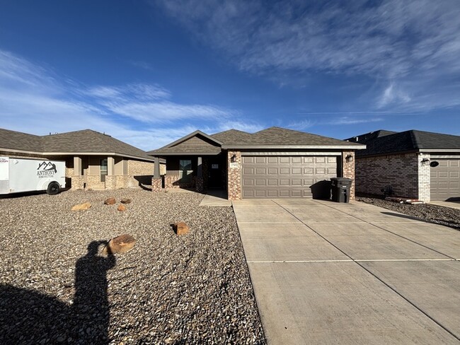 3 bed 2 bath home in Lone Star Trails - 3 bed 2 bath home in Lone Star Trails