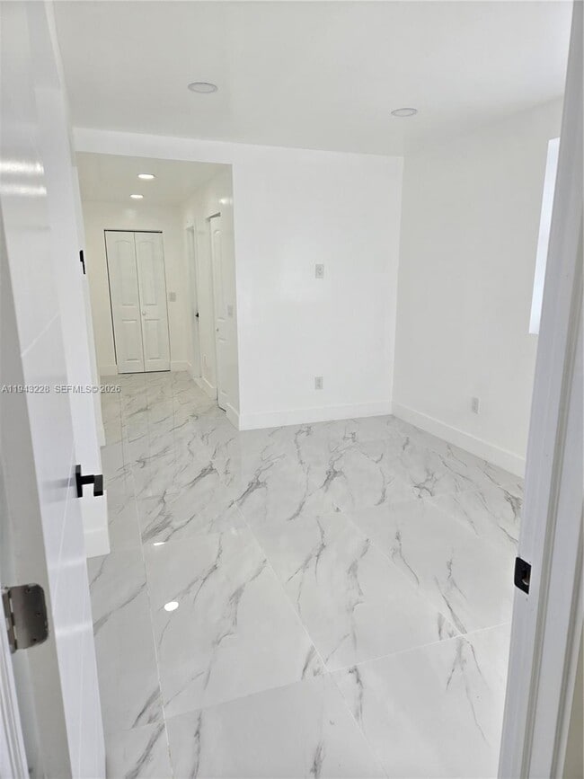 Photo - 987 NE 145th St