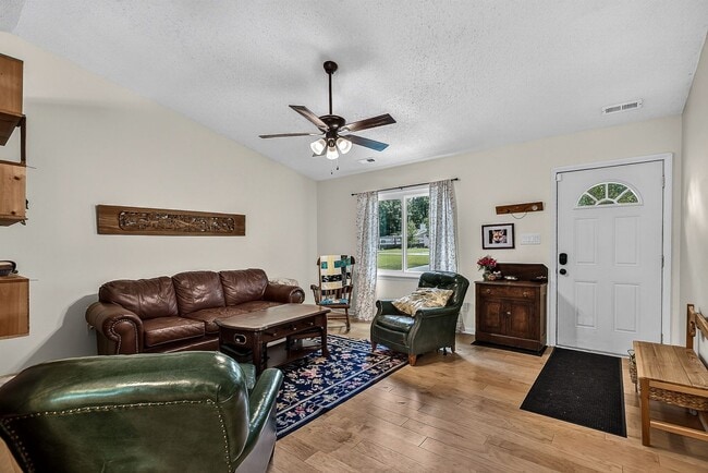 Photo - Nestled cul-de-sac home in Falcon Crest