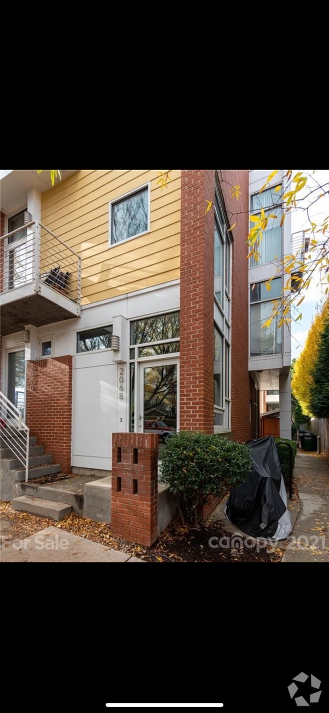 Building Photo - 2068 Euclid Ave Rental