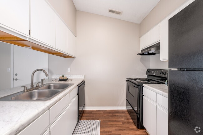 1BR, 1BA - 574SF - Kitchen