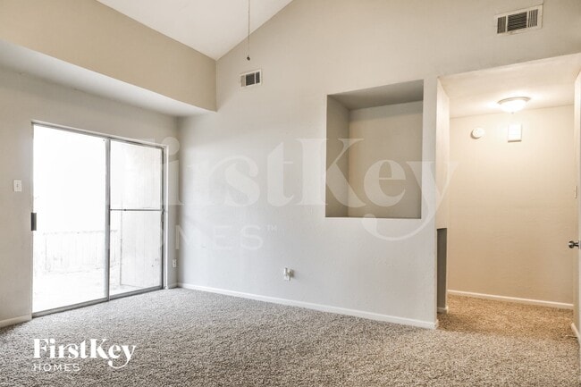 Photo - 3815 Derbyhall Dr