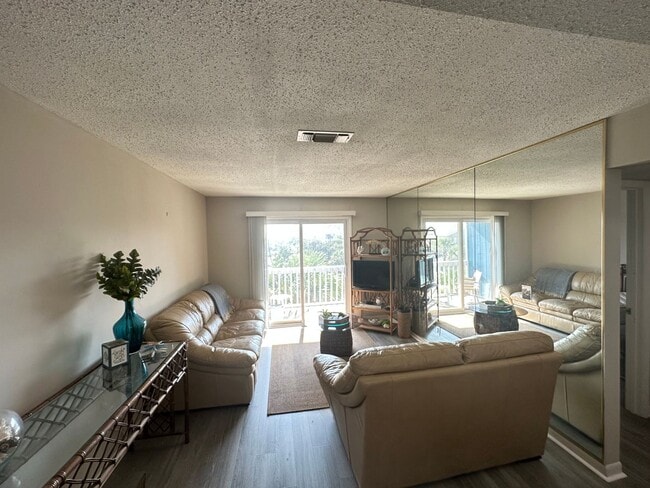 Photo - 1B/1B  Furnished Condo Across the Street f... Unidad 12