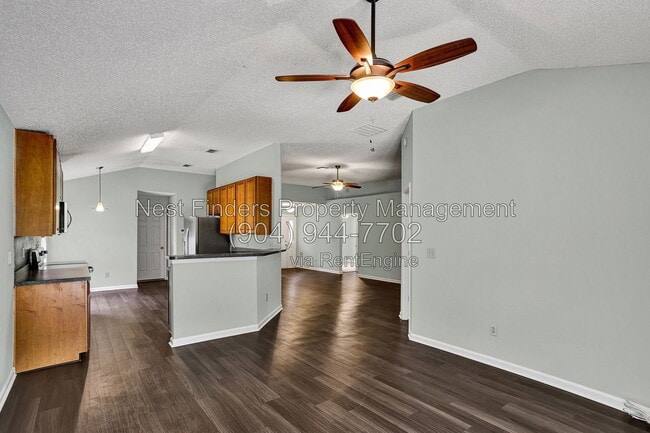 9245 Hawks Run Ln