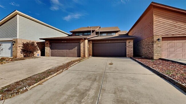 Photo - 4723 Hemlock Ln