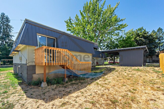 Photo - Large 4 Bedroom 2 Bathroom Home with Off S...