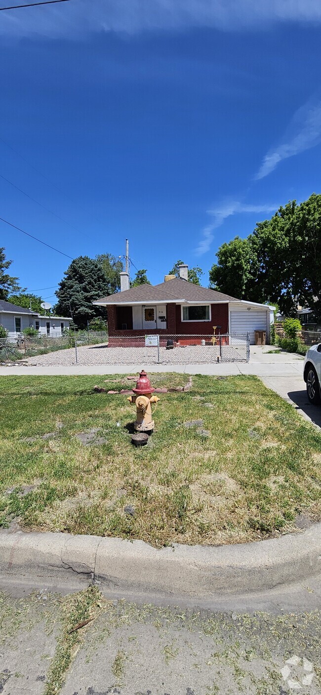 Building Photo - 916 300 N Rental