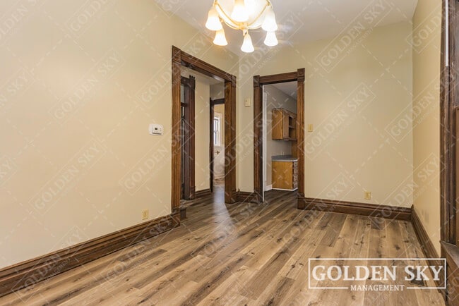 Photo - 805 E Jackson St