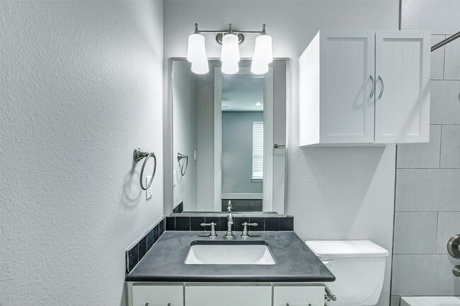 Building Photo - 714 Fargo St