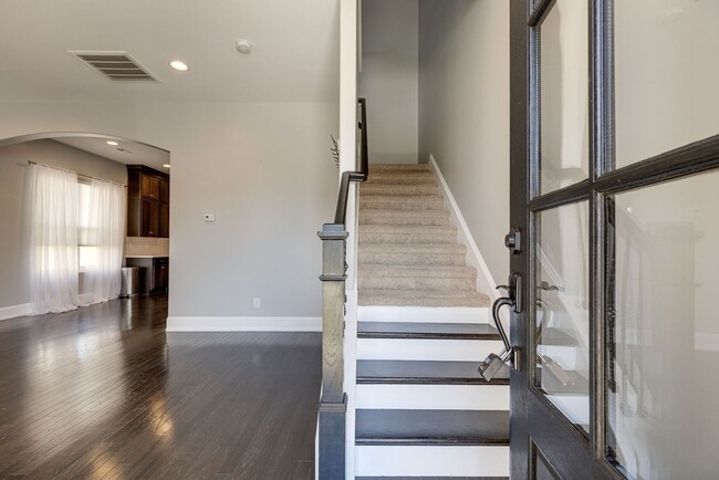 Photo - **Stunning 3BE/2.5BA home in a stellar nei...