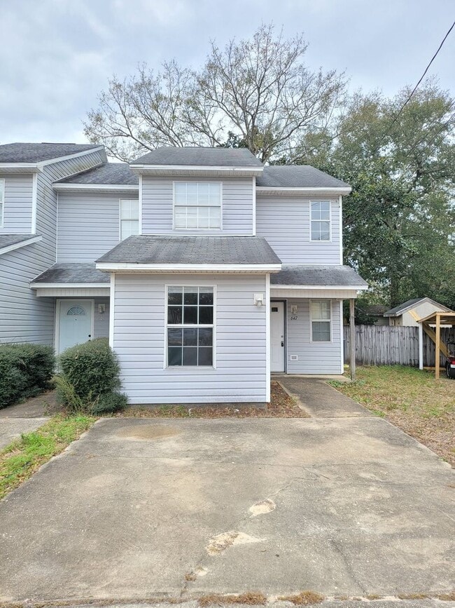 Building Photo - 647 Virginia Oak Ct