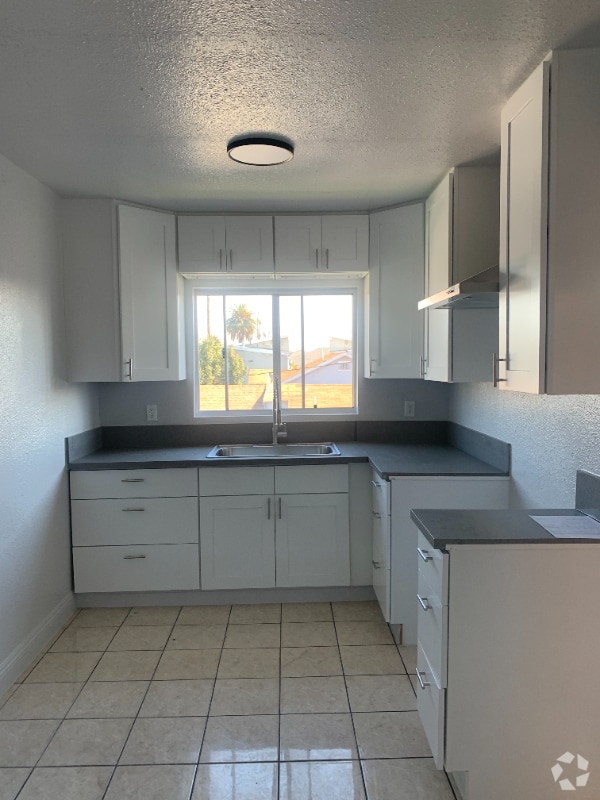 Building Photo - 641 W 92nd St Unit 16 Rental