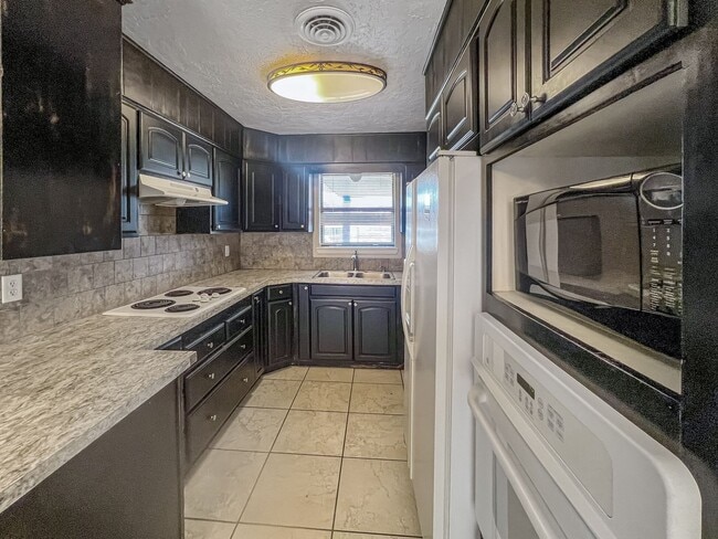 Photo - 1210 W Kiowa Ave