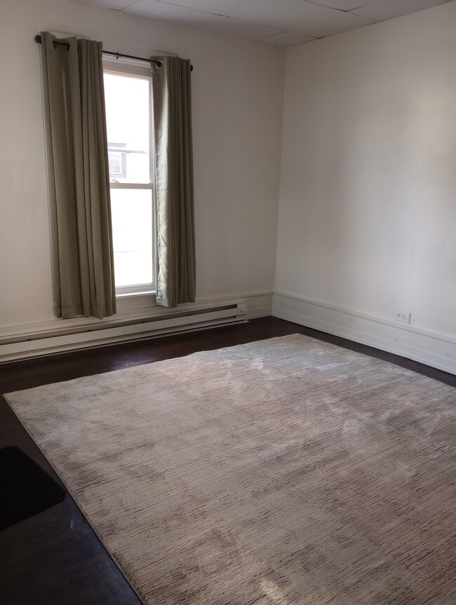 Living room view 1 - 602 N Porter St Unit Lower