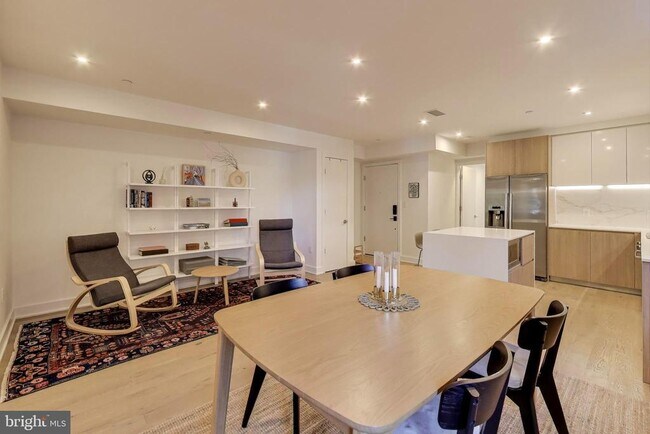 Photo - 4017 Davis Pl NW Unit 3