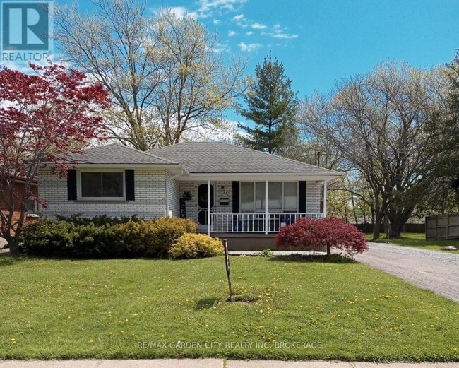 Photo - 44 Valencourt Dr