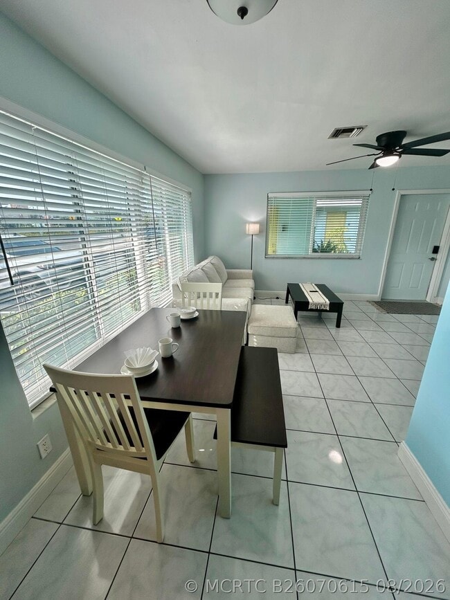 Building Photo - 4421 Poinciana St Unit 1