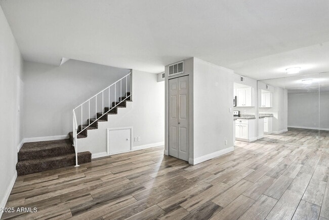 Photo - 1115 N 84th Pl