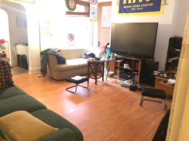 Photo - 166 Robinson St Unit 1