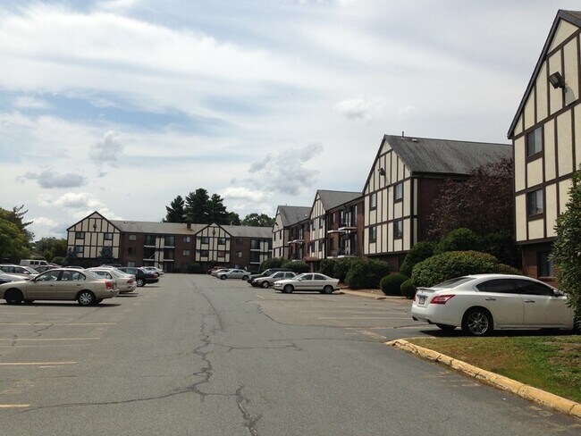 Building Photo - 59 Highland Glen Dr Unit 318