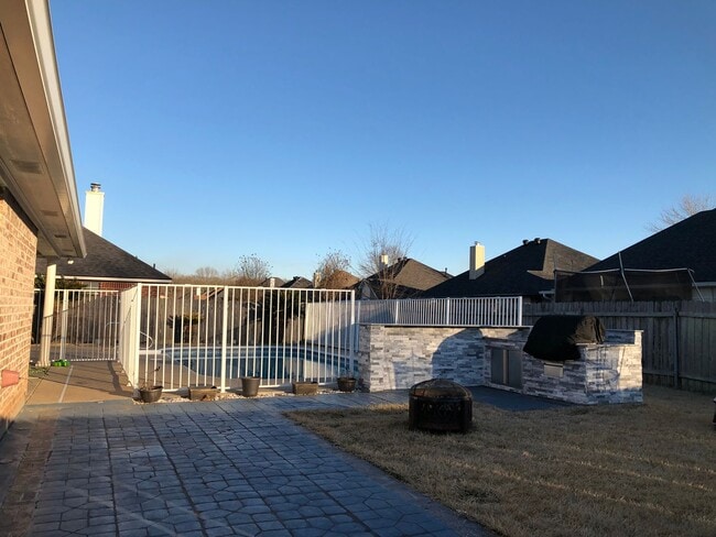 Photo - 6000 Zachary Cir