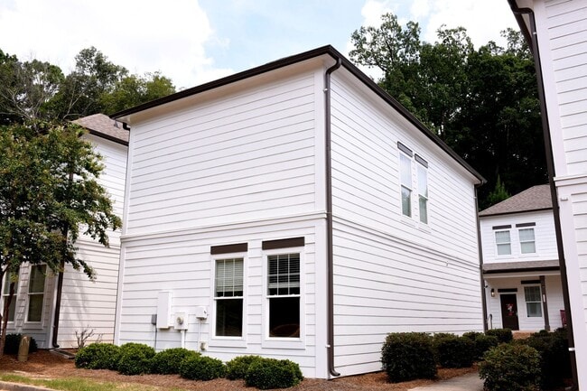 Photo - 4 Bed, 4.5 Bath in Rowandale