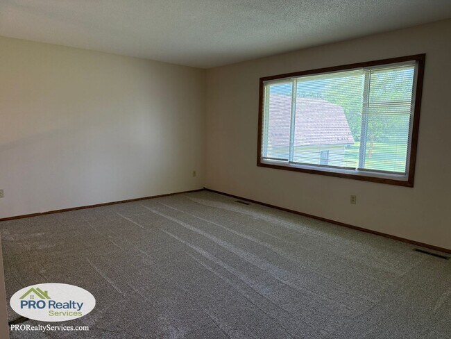 Photo - 3 Bedroom Home in Maple Grove