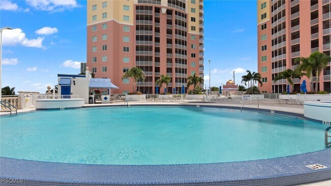 Photo - 2743 First St Unidad 802