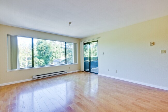 Photo - 725 Mariposa Ave. Unit 202