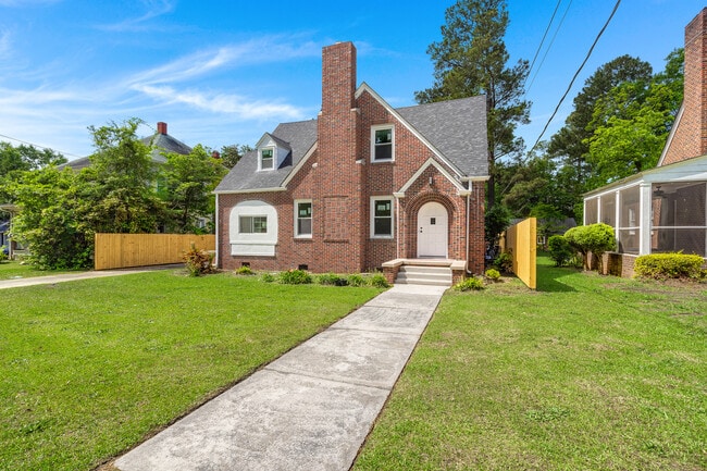 Photo - 1775 Broughton St