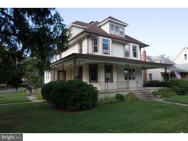 Building Photo - 745 Highland Ave Rental