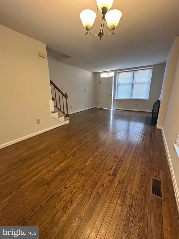 Photo - 529 Colecroft Ct