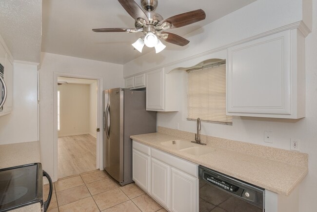 Photo - 5975 Townhouse Ln