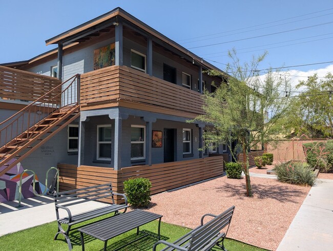 Building Photo - 2 BEDROOM APARTMENT IN DOWNTOWN LAS VEGAS Unit B