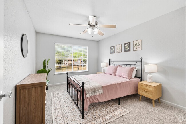 1BR, 1BA - 589SF