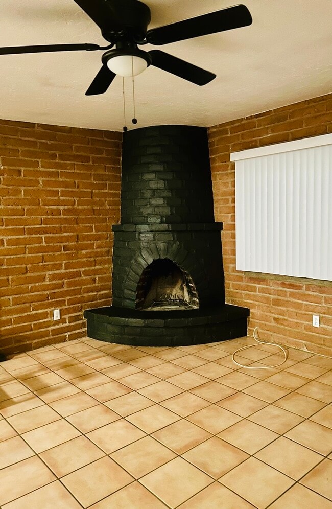 Photo - FOR RENT