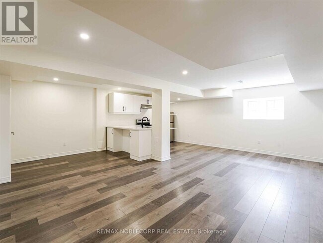 Photo - 71 Pierre Berton Blvd