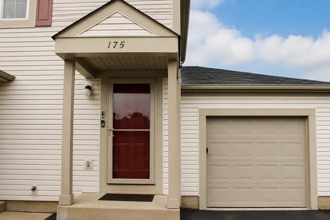 Building Photo - 175 Macenroe Dr Unit 32F