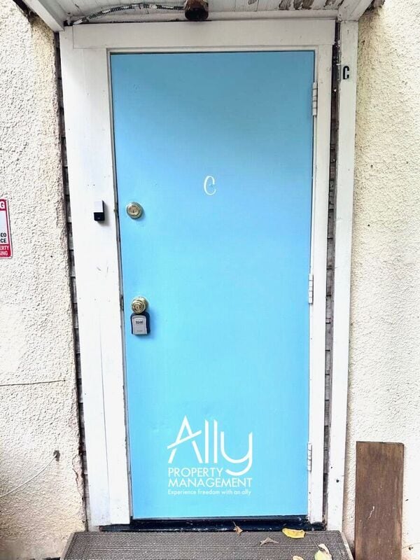 Photo - 100 Carlton Rd