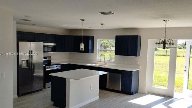 Photo - 225 S Fronda St