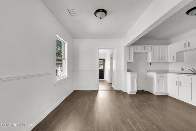 Photo - 1227 Dena St