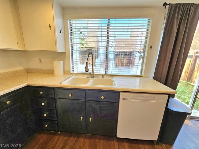 Photo - 1460 Hialeah Dr Unit B
