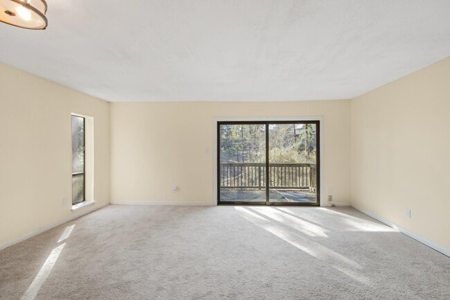 Building Photo - 612 Pine Ridge Pl