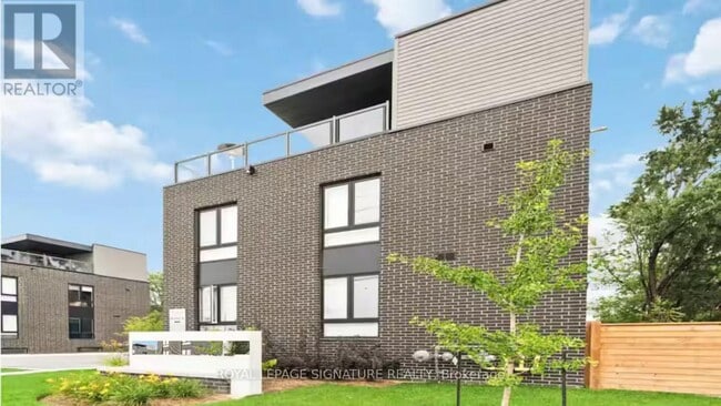 Photo - 6065 McLeod Rd