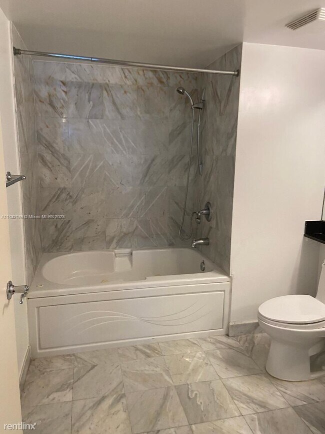 Photo - 1 br, 1 bath Condo - 31 SE 5th St Apt 2103 Unidad Apt 2103